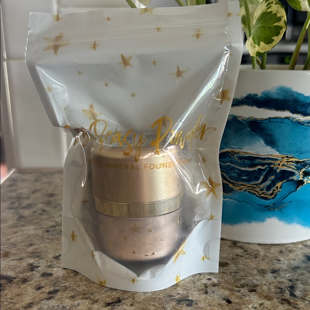 Belle Beauty by Kim Graver ~ Easy Peasy Powder Mineral Foundation